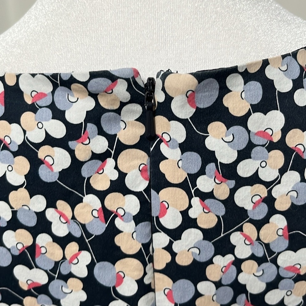 1901 Women's Size 6 Sleeveless Poplin Navy Floral Dress - Picture 7 of 13